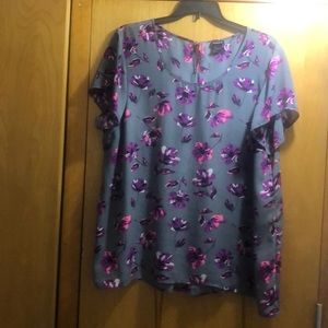 Gray Floral short sleeve torrid blouse 3x